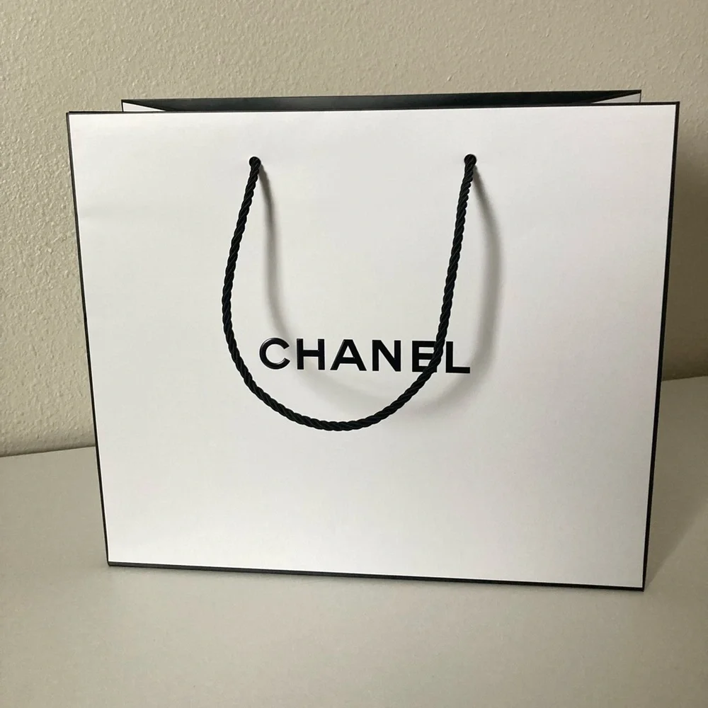 Chanel paperbag - Picture 1 of 4